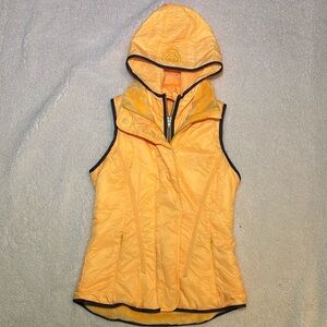 Lululemon Double Layer Glacier Vest Burning Yellow size 6